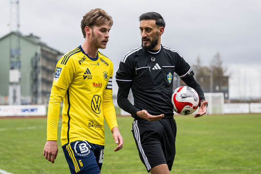 Ängelholms Daniel Bergman och Domare Mohamed Rachid