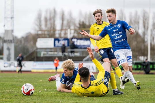 Trelleborgs Isak Ellbring och Ängelholms Mohammad Ahmadi