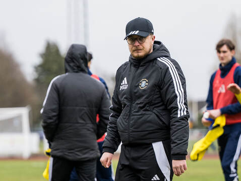 Ängelholms tränare Tim Hallén deppar