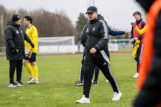 Ängelholms tränare Tim Hallén deppar