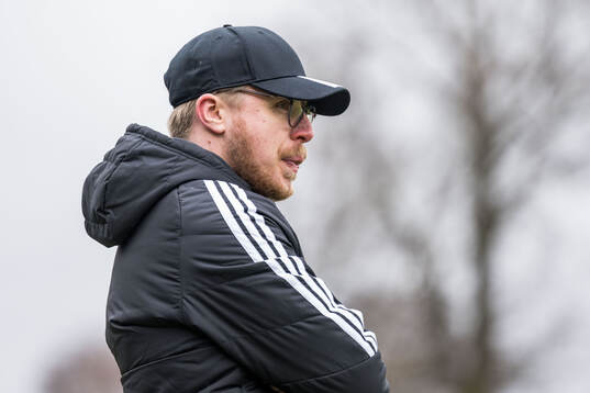 Ängelholms tränare Tim Hallén deppar