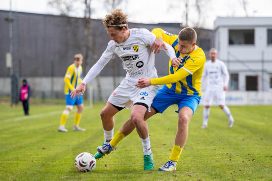 Eskilsminnes André Gustafson och Laholms FKs Olle Johansson