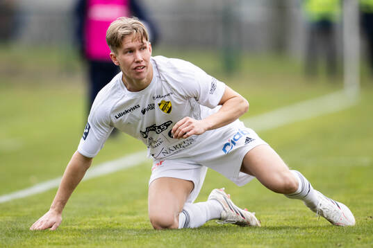 Laholms FKs Adam Vernersson
