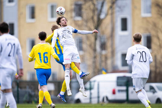 Eskilsminnes Henrik Norrby och Laholms FKs Lucas Ragnarsson