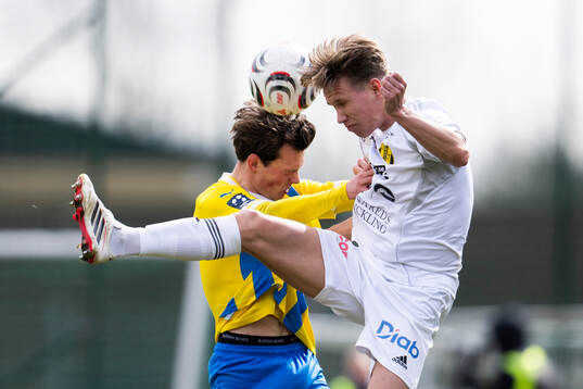 Eskilsminnes Axel Sjöberg och Laholms FKs Adam Vernersson