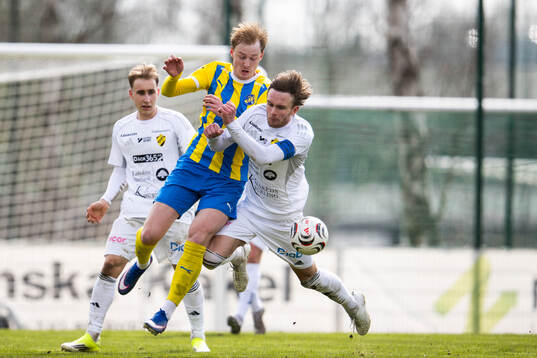 Eskilsminnes Henrik Norrby och Laholms FKs Lucas Ragnarsson