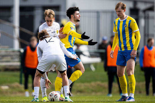 Eskilsminnes Egon Kurtulus agerar
