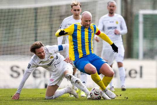 Eskilsminnes Christian Ljungberg och Laholms FKs Lucas