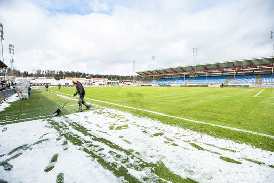 Skottning av planen på Stora Valla fotbollsplan
