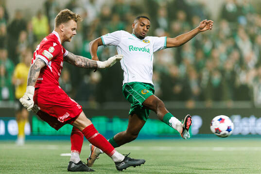 Mjällbys målvakt Robin Wallinder och Hammarbys Paulos