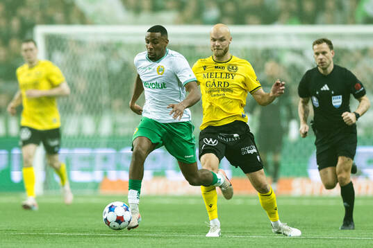 Hammarbys Paulos Abraham och Mjällbys Viktor Gustafson