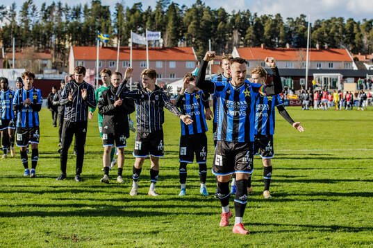 Sirius Henrik Rönnlöf Castegren jublar