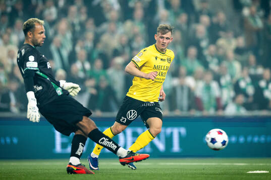 Hammarbys målvakt Warner Hahn och Mjällbys Aki Samuelsen
