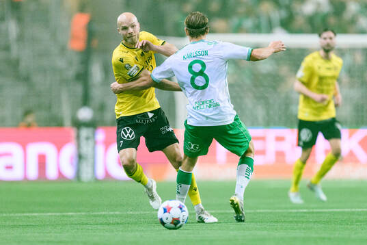 Mjällbys Viktor Gustafson och Hammarbys Markus Karlsson