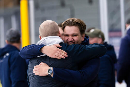 Växjös tränare Victor Engfors firar finalsegern