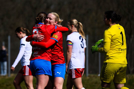 Helsingborgs Mathilde Vangsgaard och Johanna Lindblom jublar