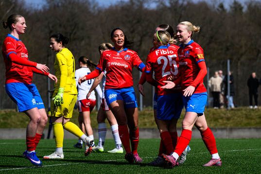 Helsingborgs Ebba Manglind och Johanna Lindblom jublar