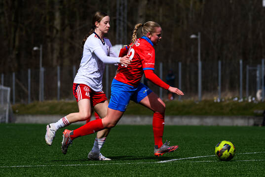 FC Rosengårds Alva Kroksmark och Helsingborgs Agnes Eklöf