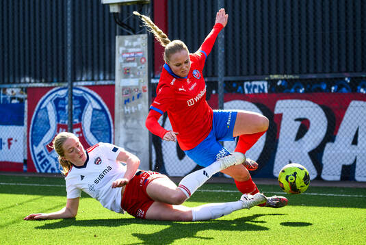 FC Rosengårds Stella Malmros och Helsingborgs Agnes Eklöf