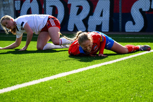 FC Rosengårds Stella Malmros och Helsingborgs Agnes Eklöf