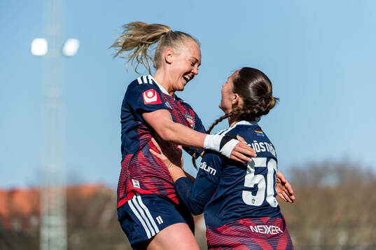 Rosengårds Molly Johansson och Filippa Sjöström jublar