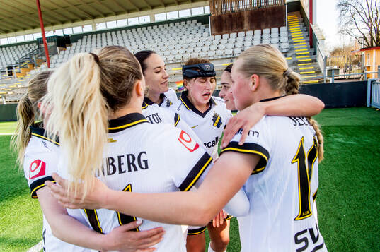 AIKs Olivia Garcia jublar med lagkamraterna
