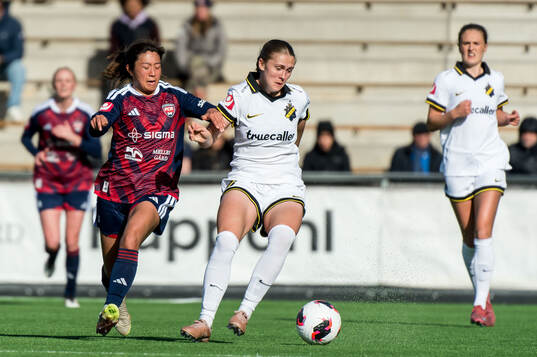 Rosengårds Ran Iwai och AIKs Aleksandra Bogucka
