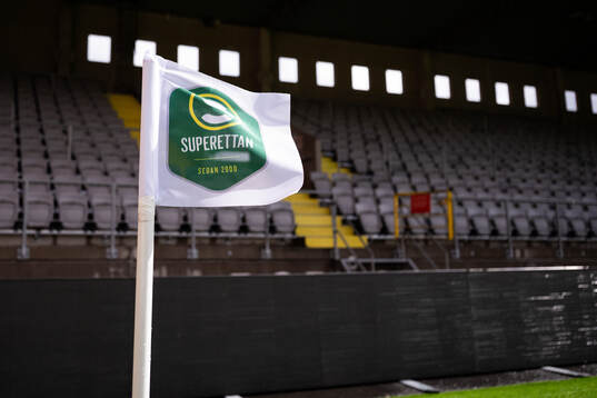 Hörnflagga med Superettans logga