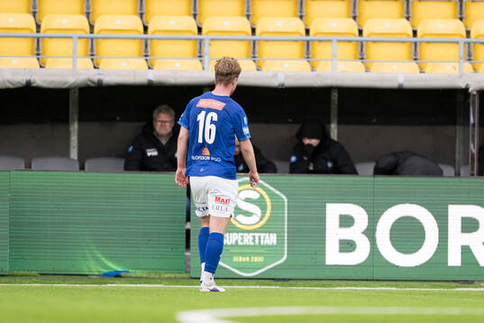 Norrbys Filip Gustafsson lämnar planen