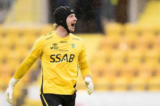 Brages målvakt Viktor Frodig jublar