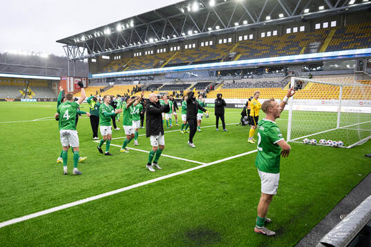 Brages spelare jublar