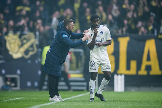 Halmstads tränare Johan Lindholm och Koudou Marvin Axel