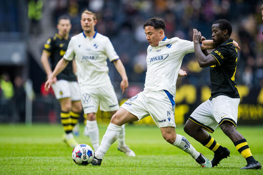 Halmstads Hussein Carneil och AIKs Stanley Wilson Omondi