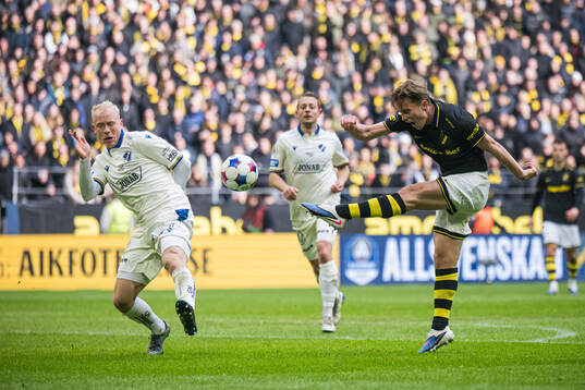 Halmstads André Boman och AIKs Johan Hove