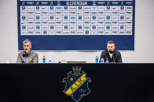 AIKs tränare José Riveiro och Halmstads tränare Johan