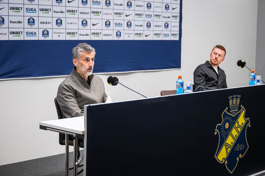 AIKs tränare José Riveiro och Halmstads tränare Johan