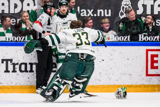 Färjestads målvakt Emil Larmi