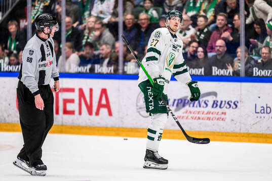 Färjestads Gabriel Carlsson deppar
