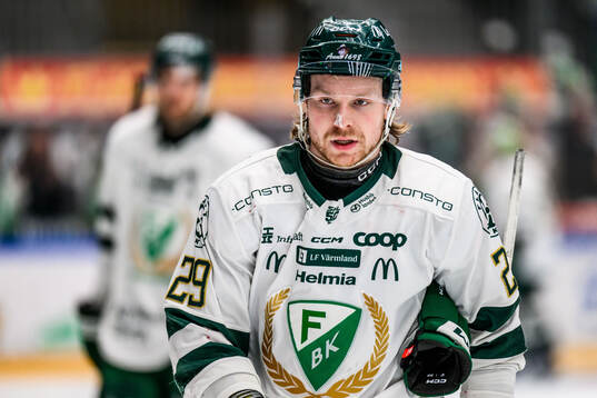 Färjestads Oskar Steen deppar