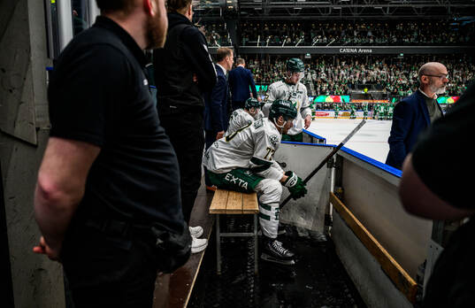 Färjestads Adam Ollas Mattsson deppar