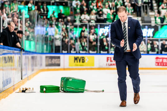 Färjestads tränare Cam Abbott deppar