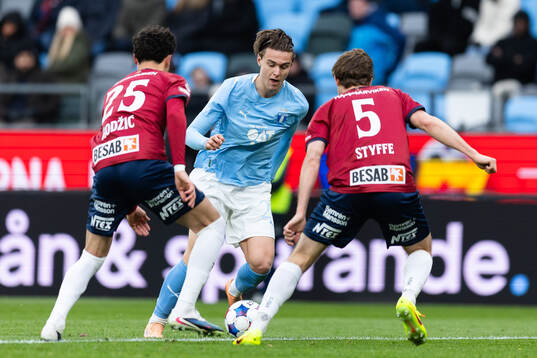 Malmö FFs Oscar Sjöstrand mot Örgrytes Demirel Hodzic