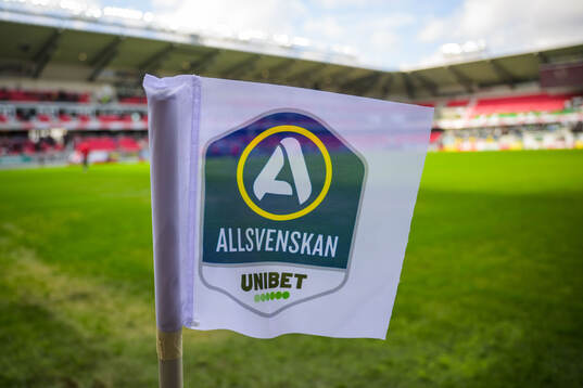 Allsvenskans logotyp på en hörnflagga
