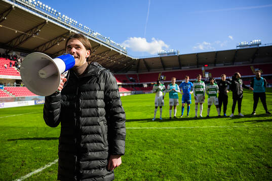 Västerås huvudtränare Alexander Rubin jublar