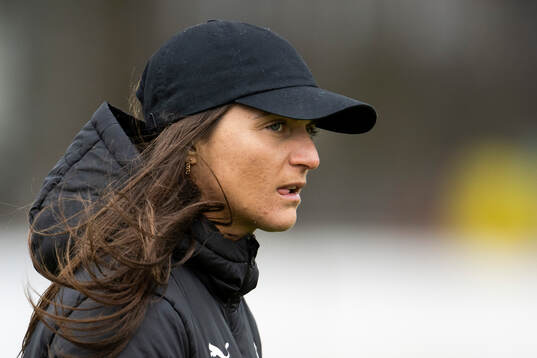 Häckens tränare Elena Sadiku