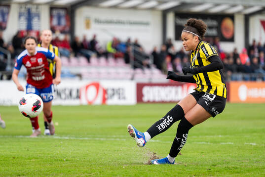 Häckens Felicia Schröder gör 0-1
