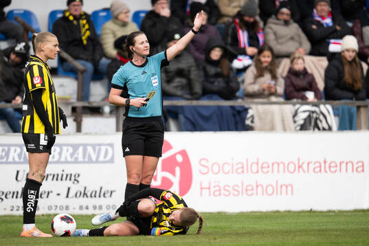 Häckens Anna Anvegård har ont