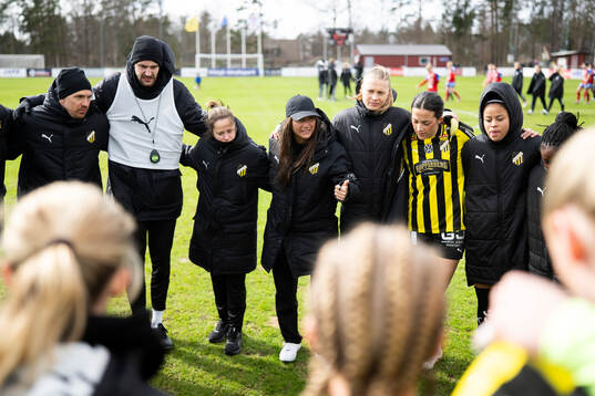 Häckens tränare Elena Sadiku