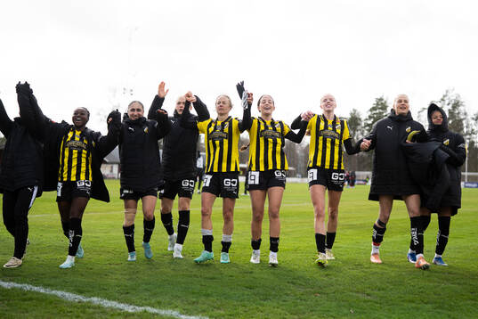 Häckens spelare jublar