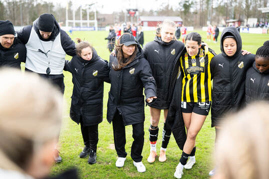 Häckens tränare Elena Sadiku